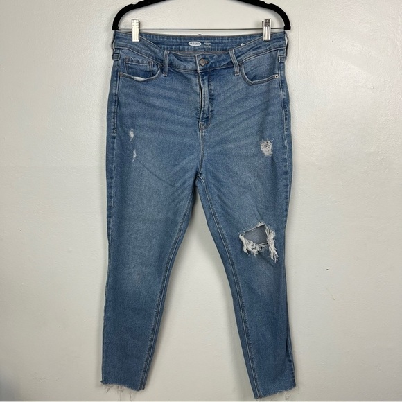 Old Navy Denim - Old Navy Rockstar Super Skinny Distressed Skinny Jean Size 14